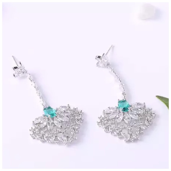 Swarovski Crystals The Lopaka Earrings - Picture 3 of 5